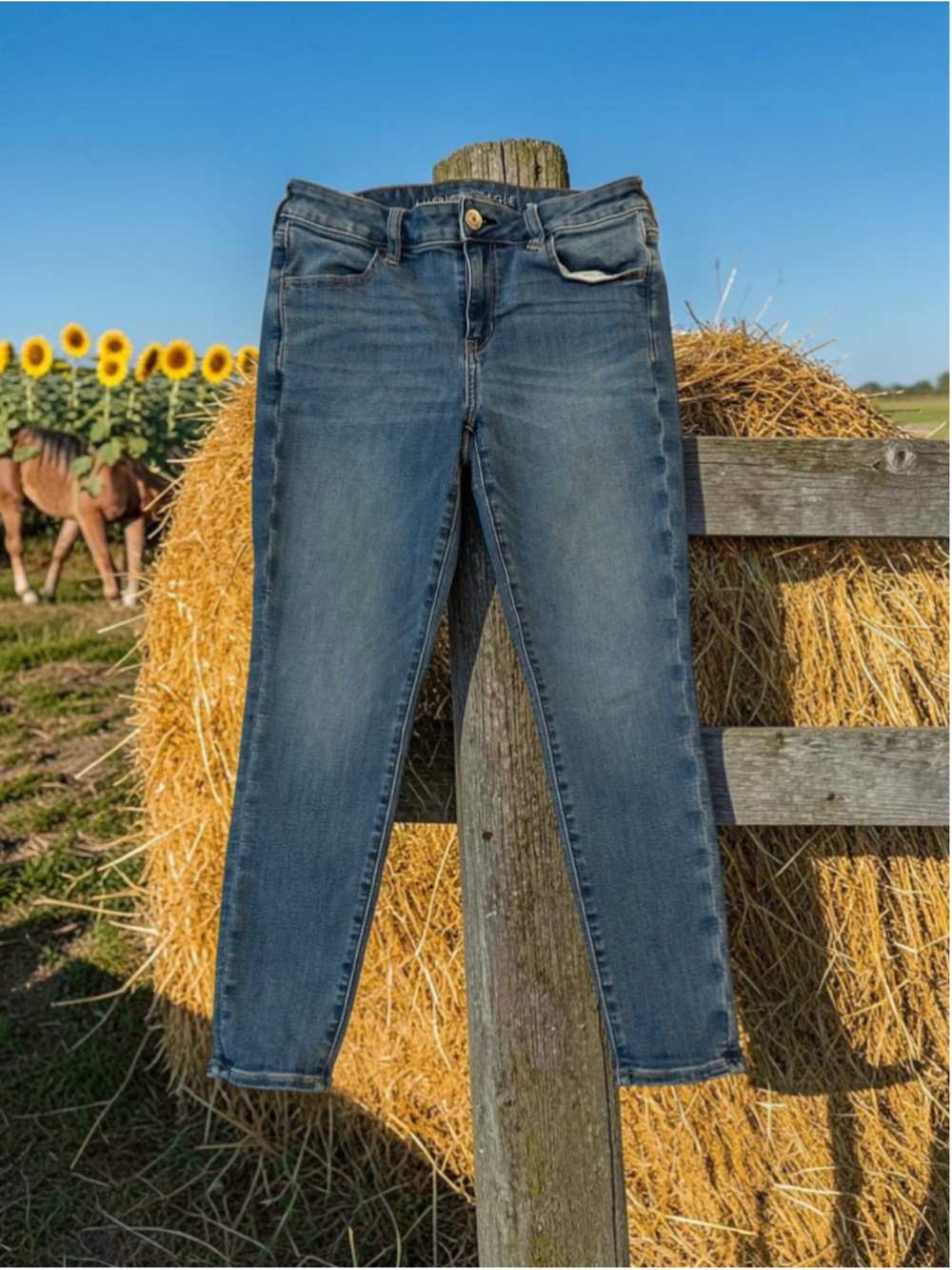 American Eagle Jeans Low Rise Denim Jegging Womens 8 SHORT Distressed Jeans